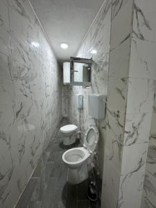 Salle de bains dans l'établissement Apartments Beriša
