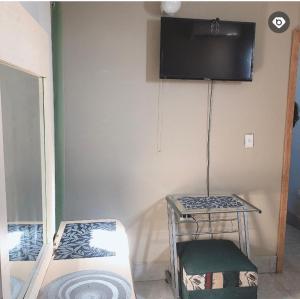 TV at/o entertainment center sa Gatuna 337B