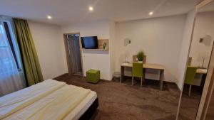 Voodi või voodid majutusasutuse Schwarzer Adler - Hotel Garni toas