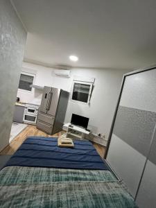 O bucătărie sau chicinetă la Capital Studio +6 fotografii