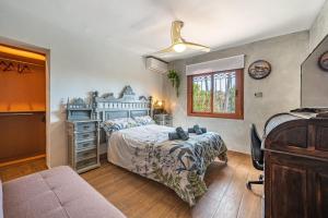 Llit o llits en una habitació de CHALET EN MARBELLA, Casa Valle Iruelas