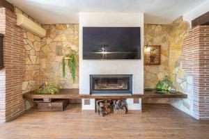 TV a/nebo společenská místnost v ubytování CHALET EN MARBELLA, Casa Valle Iruelas