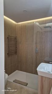 a bathroom with a tub and a sink at Los Cipreses - Casa Adán in Almuñécar