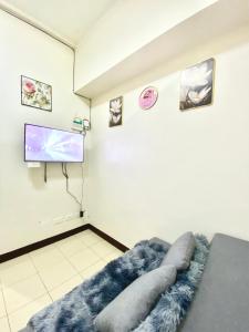 TV a/nebo společenská místnost v ubytování 1-BEDROOM CONDO UNIT