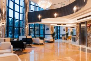 a lobby of a hotel with couches and chairs at فندق كابيتال جيست Capital Guest hotel in Mecca