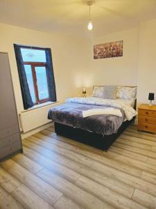 a bedroom with a bed and a window at SwankyHome4Groups/Contractors/M5 in Dudley