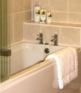 A bathroom at Springfield Coach House - Leisure and Business travellers