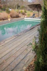 Bazén v ubytování Grande villa avec vue et piscine nebo v jeho okolí