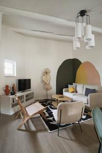 Μια τηλεόραση ή/και κέντρο ψυχαγωγίας στο Uzès la Tour Médiévale Centre Historique