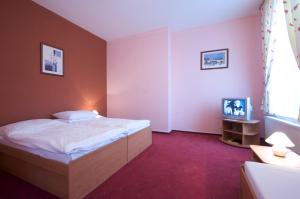 Postel nebo postele na pokoji v ubytování Hotel Roháč