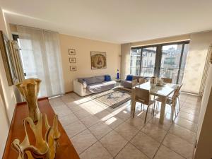 a living room with a table and a couch at [Esclusivo 120 MQ] nel cuore di Bergamo in Bergamo