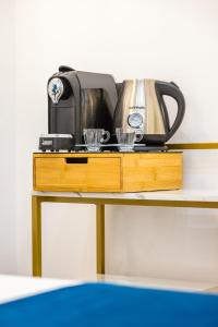 Coffee and tea making facilities at L'Angolo d'o core