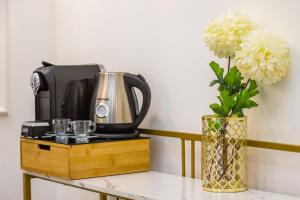 Coffee and tea making facilities at L'Angolo d'o core