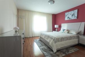 Gallery image of Main Floor Luxury Apartment in Vaughan
