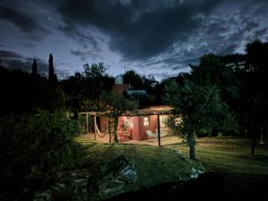 a house in the middle of a yard at night at El Manantial in La Población