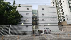 a white fence in front of a building at Hostel Hay's 1 Aeroporto Boa Viagem in Recife