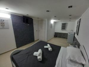 a bedroom with a bed with white towels on it at House il Quadrifoglio Airport Fontanarossa in Catania