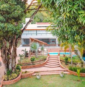 Casa Maravida外面的花园