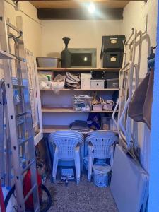 a small room with two chairs and a shelf at Maisonnette chaleureuse au pied du port in Port Leucate