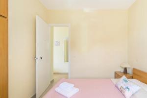 Posteľ alebo postele v izbe v ubytovaní Amazing Sea View Balcony Ginos Home 123 + 17 fotografií