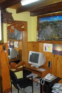 A television and/or entertainment centre at El Caminante Hostel
