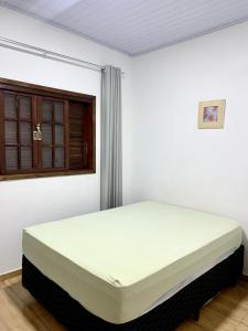 Ein Bett oder Betten in einem Zimmer der Unterkunft Sitio Aconchego de São Thomé