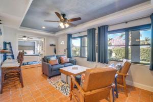 Χώρος καθιστικού στο Port Charlotte Vacation Rental with Heated Pool!