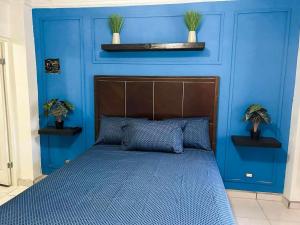 a blue bedroom with a bed with a blue wall at Casa Peninsula in San Felipe