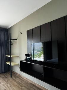Televisyen dan/atau pusat hiburan di Cardedeu Hotel Lago de Coatepeque