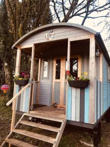 MountshannonCosy Shepherds hut Between Maple and Hawthorn的相册照片