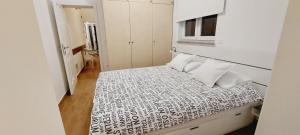 Postel nebo postele na pokoji v ubytování Apartmani Cupar