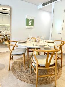 Nhà hàng/khu ăn uống khác tại Luxe Modern Randwick Abode with elevator