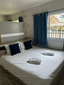 Postel nebo postele na pokoji v ubytování Lalisa Hotel Aonang