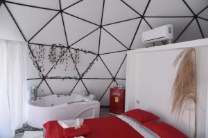 a bathroom with a black and white geometric wall at Eco Cabañas Montana - Glamping 2 