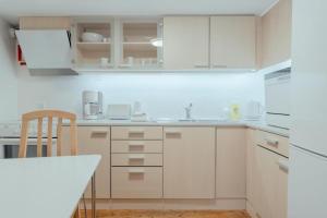Kjøkken eller kjøkkenkrok på 3 bedroom apartment downtown Tórshavn