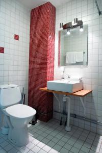 Koupelna v ubytování Adels Hotel