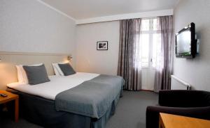 Postel nebo postele na pokoji v ubytování Adels Hotel