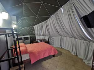 Postel nebo postele na pokoji v ubytování Cabaña del Lago