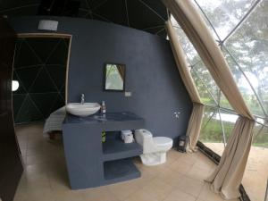 Koupelna v ubytování Cabaña del Lago