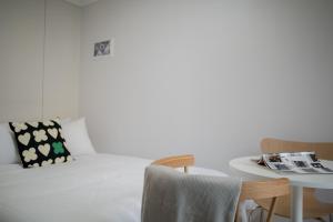 Cama o camas de una habitación en Urbanstay Myeongdong