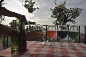 a person pouring wine into three wine glasses on a table at Mirador La Gloria in Misiones +28 photos