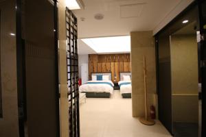 Postel nebo postele na pokoji v ubytování JB Tourist Hotel + 26 fotografií