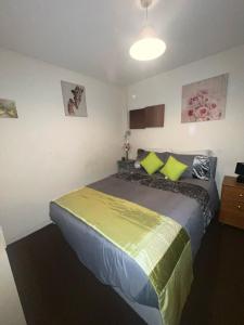 Postel nebo postele na pokoji v ubytování Lovely double room with private bathroom and Double room with shared toilet & PARKING FREE