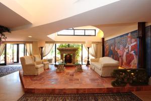 A seating area at BV Grand Hotel Assisi