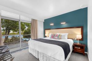 Tides Hotel客房内的一张或多张床位