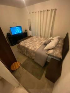 a bedroom with a bed and a couch and a television at Apartamento e109 in Guatemala