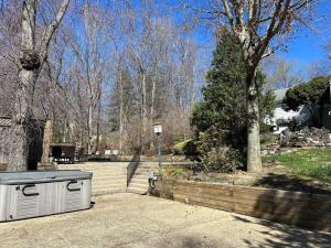 Fotografie z fotogalerie ubytování Tara Retreat: Family-Friendly Oasis with Pool, Tennis & Serene Ambiance in Potomac v destinaci Potomac