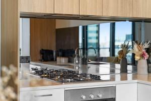 Η κουζίνα ή μικρή κουζίνα στο Elegant 1BR CBD Apt Walkable&Wi-Fi&Attractions
