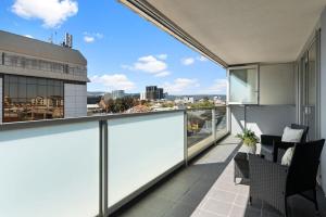 Μπαλκόνι ή βεράντα στο 2BR CBD Apt Swimming Pool Sauna SPA CBD