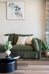 Χώρος καθιστικού στο 2BR CBD Apt Swimming Pool Sauna SPA CBD